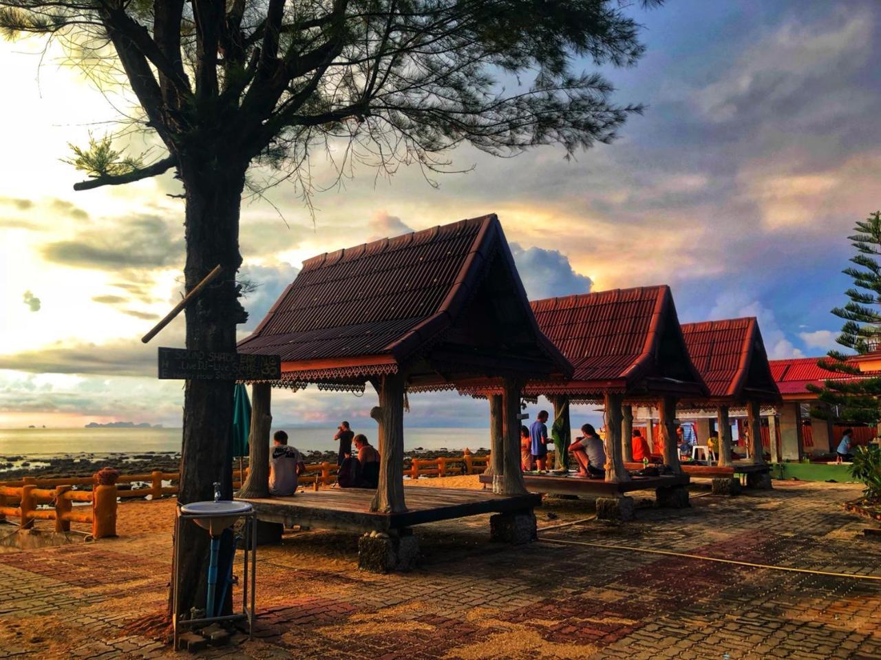 Prukrom Lanta Guesthouse Koh Lanta Bagian luar foto
